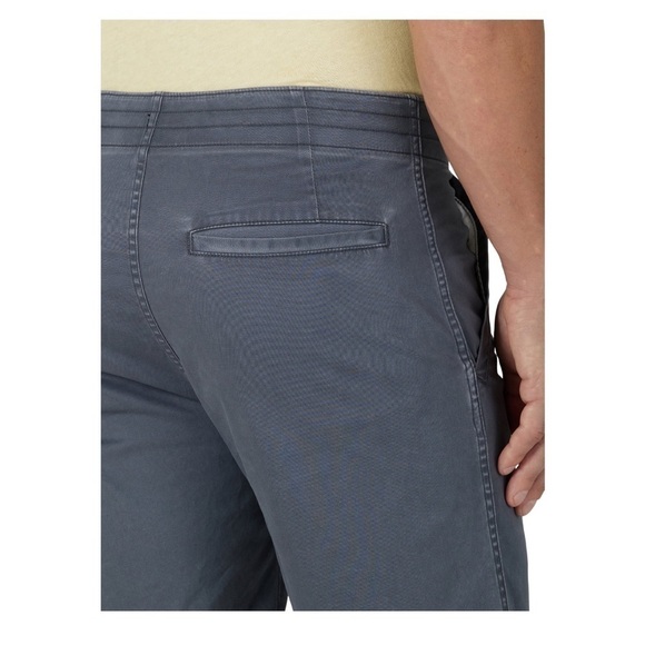 NWT-wrangler-XXL-pewter(gray)-ultra flex, flat front, straight fit shorts - Picture 5 of 15